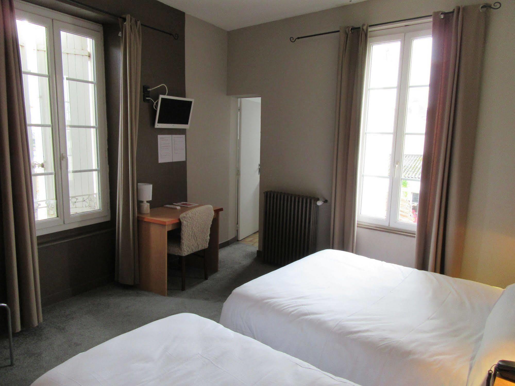 Contact De France Hotel Saintes