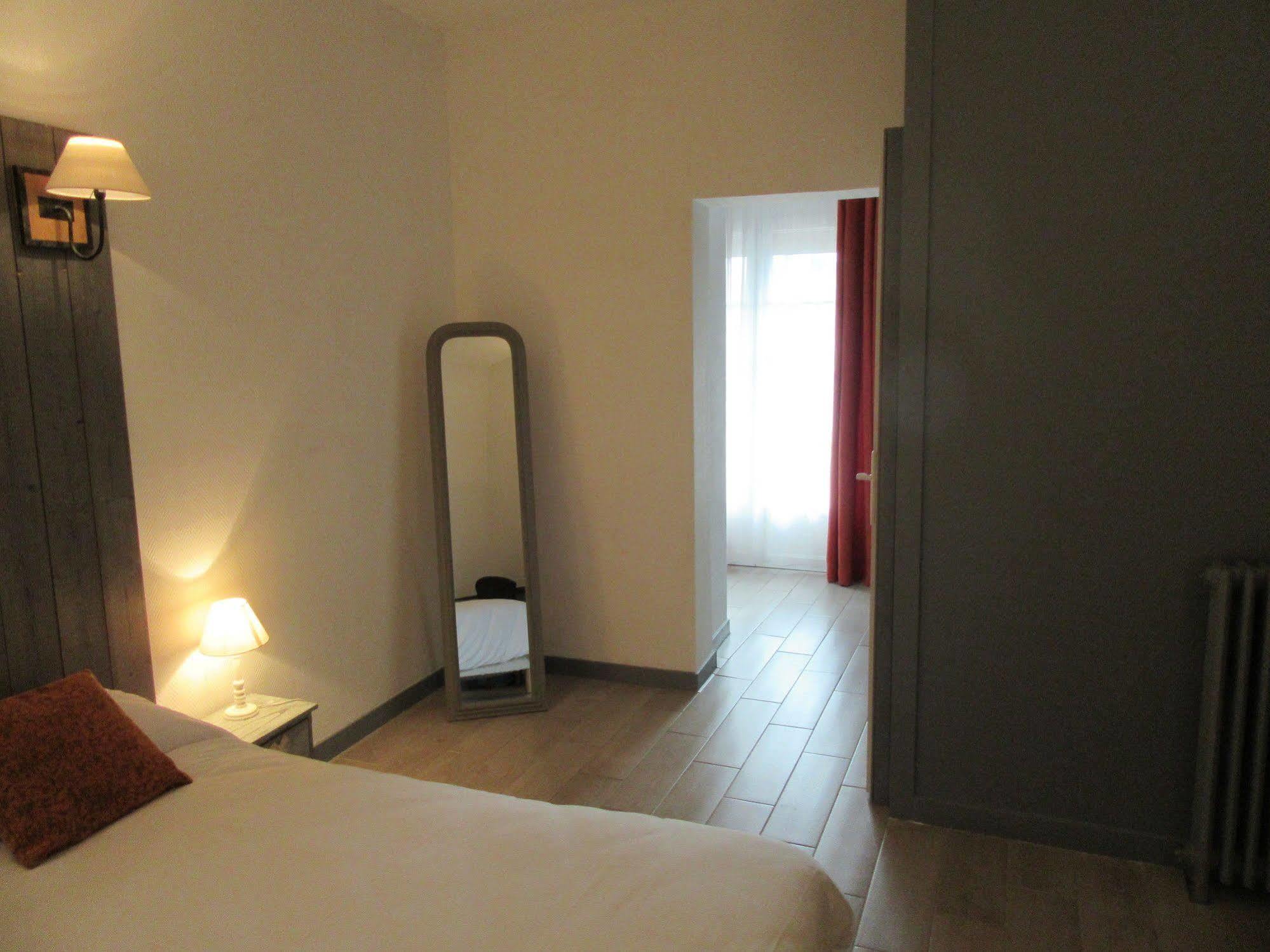 Contact De France Hotel Saintes